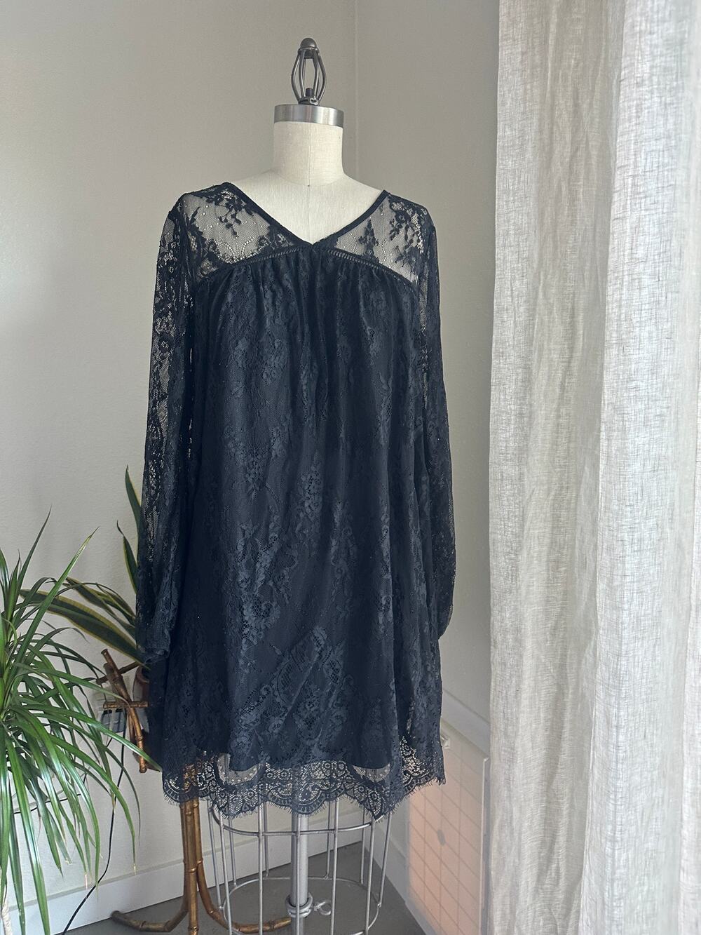 Women's Small Dress Black Lace Long Sleeve Mini Dress